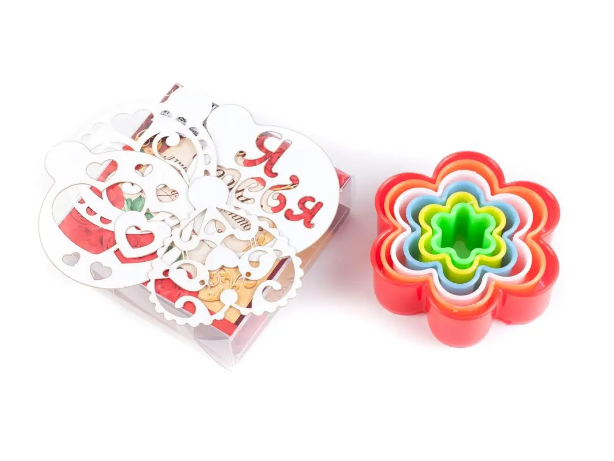 НАБОР КУЛИНАРНЫЙ пластмассовый ''Для самой восхитительной'' 10 пр.: 5 формочек для теста, 4 трафарета, рецепты (арт. 11299169, код 166713)