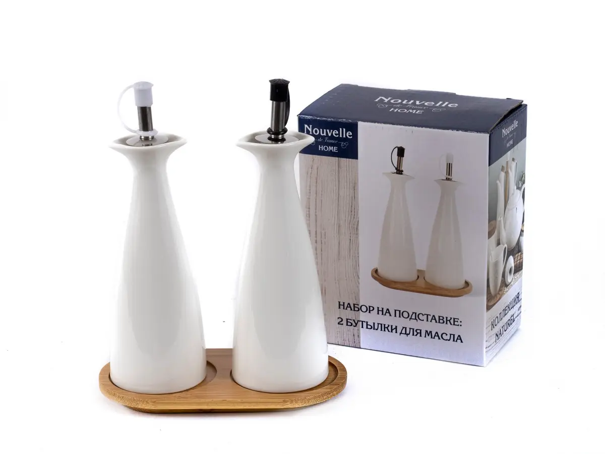 НАБОР БУТЫЛОК ДЛЯ УКСУСА И МАСЛА фарфоровых 2 шт. 15,5*21*9 см/250 мл на деревянной подставке (арт. 2631048, код 236480)