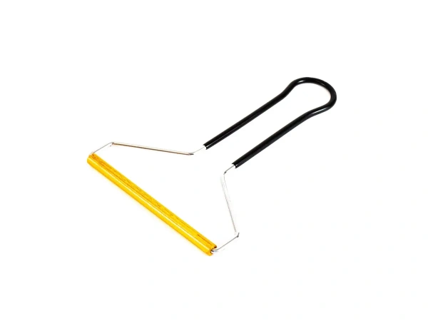 СКРЕБОК ДЛЯ ЧИСТКИ ОДЕЖДЫ/МЯГКОЙ МЕБЕЛИ/КОВРОВ металл/пвх 12,5*18 см (арт. 30029897, код 261604)