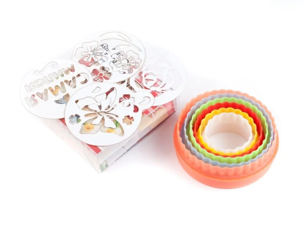 НАБОР КУЛИНАРНЫЙ пластмассовый ''Лучшей хозяйке'' 10 пр.: 5 формочек для теста, 4 трафарета, рецепты (арт. 11299167, код 166690)