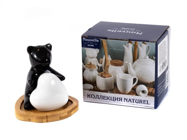 НАБОР ДЛЯ СПЕЦИЙ фарфоровый 2 пр. на деревянной подставке: солонка, перечница (арт. 2631066, код 236572)